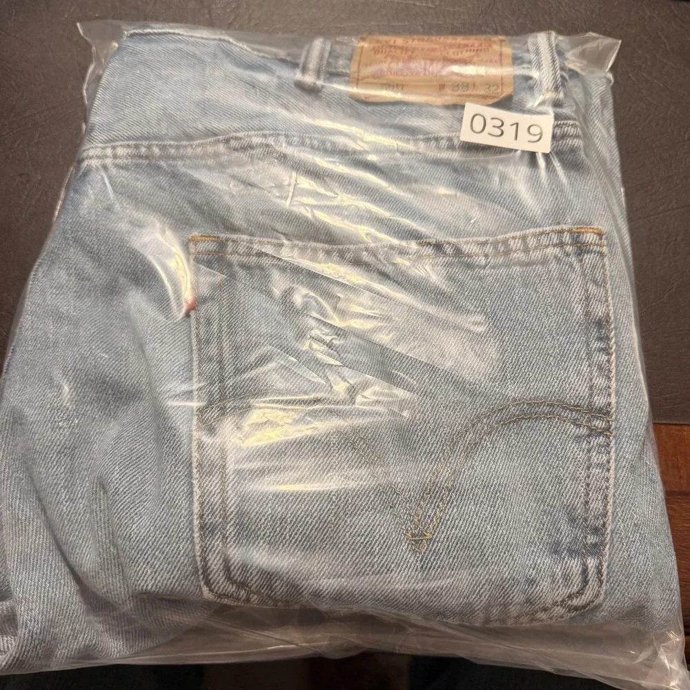 Levi's 550 Straight Jeans Mens 38x32 Blue Denim Medium Wash Casual Relaxed Fit